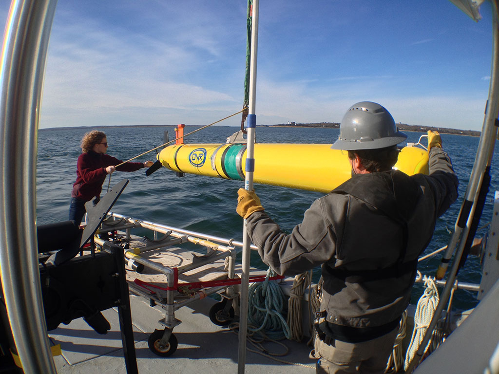 WHOI and MIT researchers deploy an autonomous underwater vehicle 