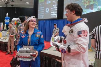 Robots shoot for the moon in MIT’s annual 2.007 competition