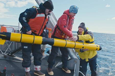 Human-machine teaming dives underwater