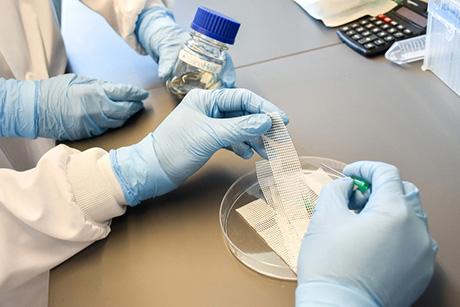 MIT spinout makes surgical stitching more like applying a sticky note